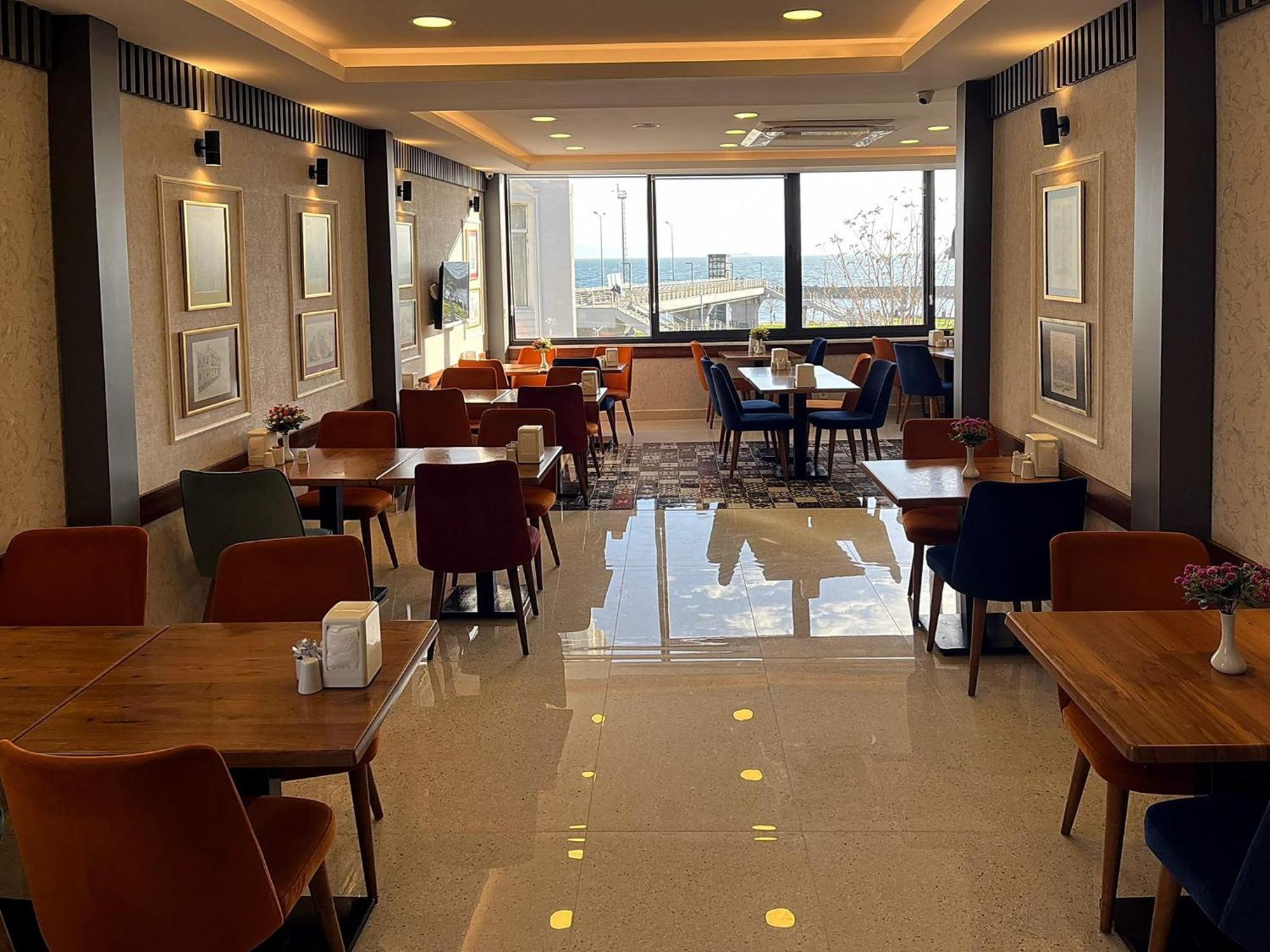 Ahmet Efendi Konagi Hotel Isztambul Kültér fotó The restaurant at the top of the tower