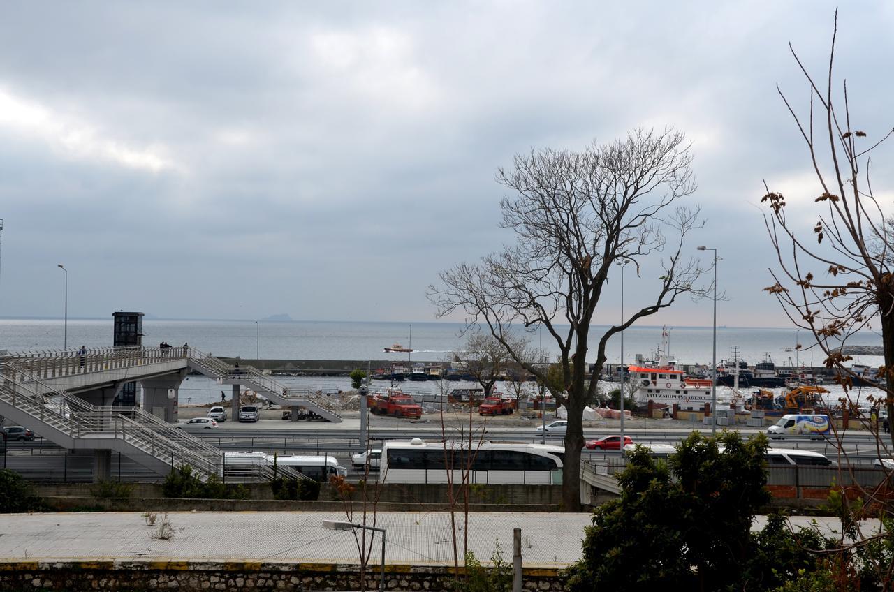 Ahmet Efendi Konagi Hotel Isztambul Kültér fotó View of the port of Huelva